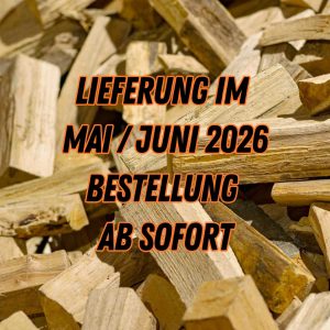 Holzscheite aus Buche, frisch geschlagen